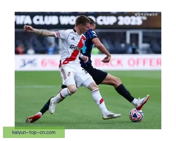 重逢旧爱徒 德米主动拥抱昔日河床弟子马斯坦托诺备战皇马之战